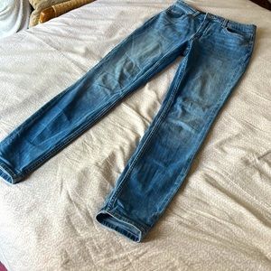H&M women’s blue jeans in size 6
